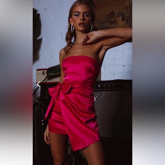 Selfie Leslie Eyes For You Waist Tie Mini Dress Pink NEW Size Medium Satin - Picture 15 of 16